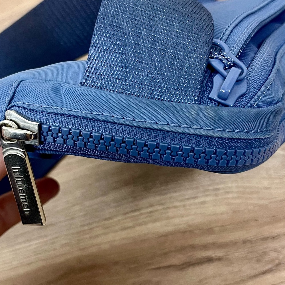 lululemon Everywhere Belt Bag Pitch Blue - Picture 8 of 9